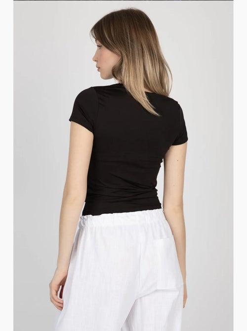 T-shirt básica com gola redonda hiccup - Kiabi T-shirt básica com gola redonda hiccup - Kiabi