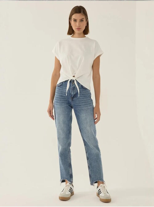 T-shirt básica cropped com decote redondo hiccup - Kiabi T-shirt básica cropped com decote redondo hiccup - Kiabi