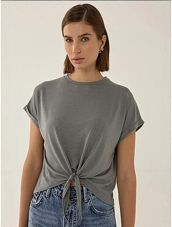 T-shirt básica cropped com decote redondo hiccup