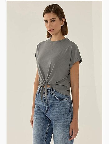 T-shirt básica cropped com decote redondo hiccup