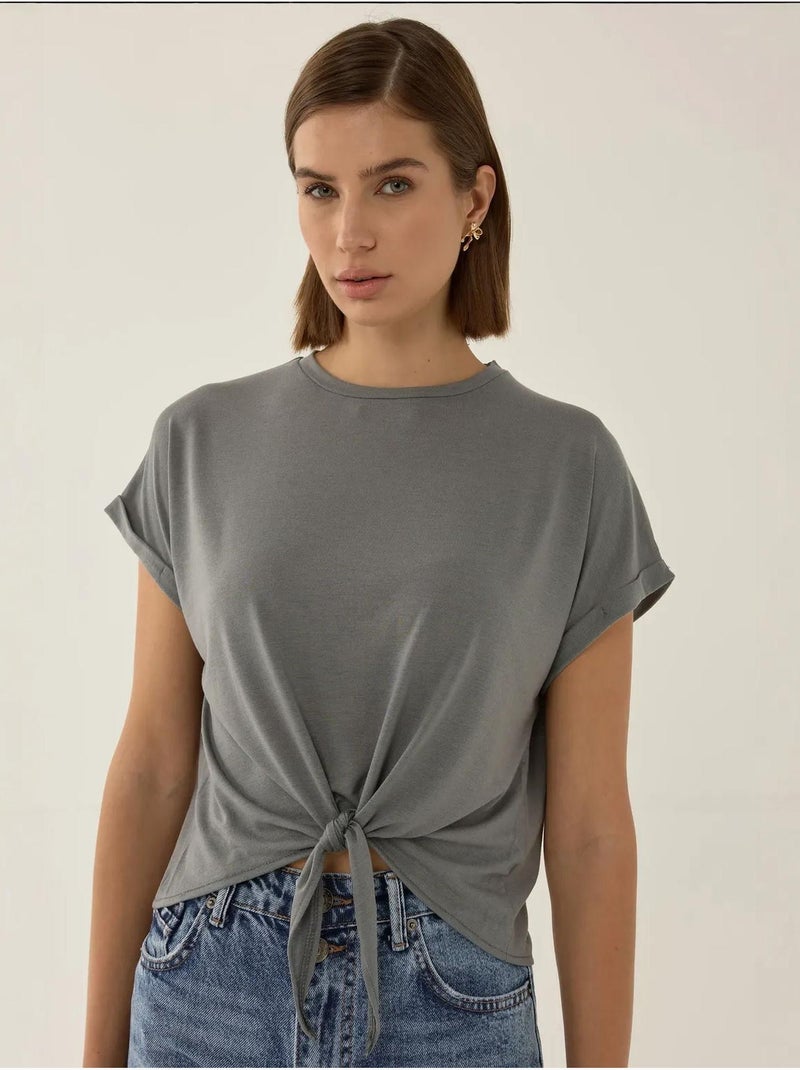 T-shirt básica cropped com decote redondo hiccup Cinza - Kiabi