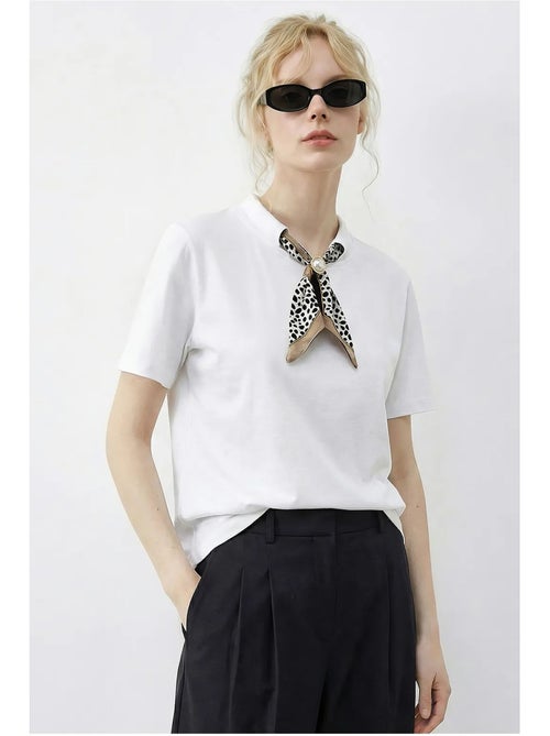 T-shirt básica de gola redonda com detalhe de acessório lucci - Kiabi