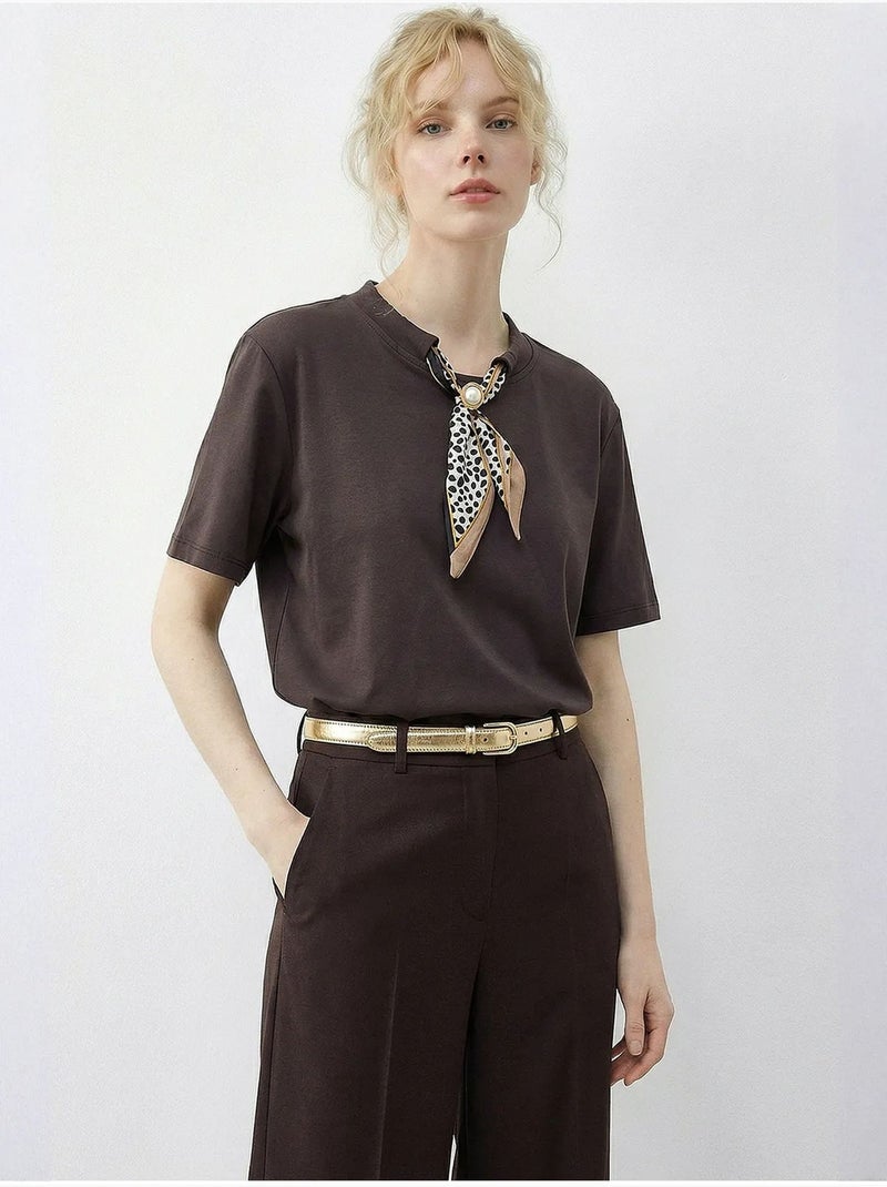 T-shirt básica de gola redonda com detalhe de acessório lucci Castanho-escuro - Kiabi