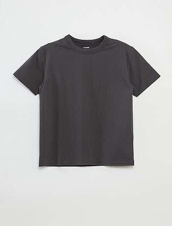 T-shirt básica de manga curta e gola redonda