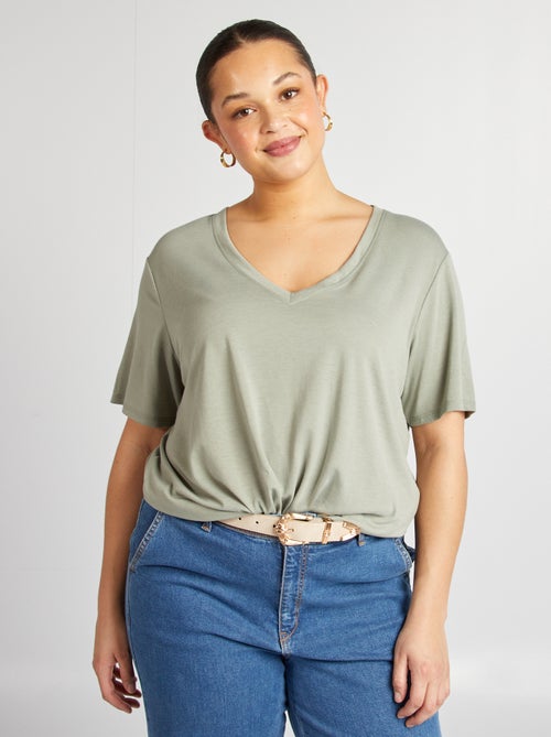 T-shirt básica lisa com gola em bico - Kiabi