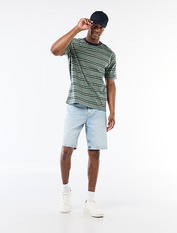 T-shirt básico às riscas