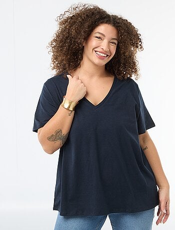 T-shirt básico de manga curta e decote em V