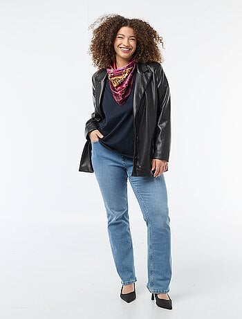 T-shirt básico de manga curta e decote em V