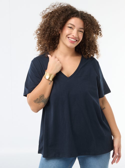 T-shirt básico de manga curta com decote em V - Kiabi