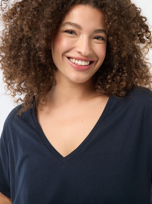 T-shirt básico de manga curta com decote em V - Kiabi