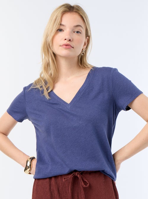 T-shirt básico de manga curta com decote em V - Kiabi