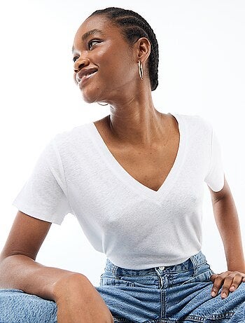 T-shirt básico de manga curta com decote em V