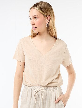 T-shirt básico de manga curta com decote em V