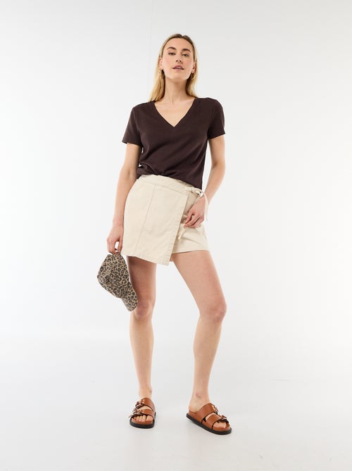 T-shirt básico de manga curta com decote em V - Kiabi