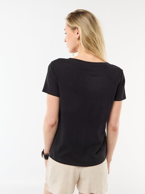 T-shirt básico de manga curta com decote em V - Kiabi