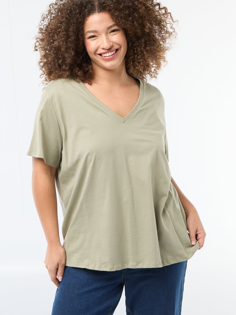 T-shirt básico de manga curta com decote em V Verde - Kiabi