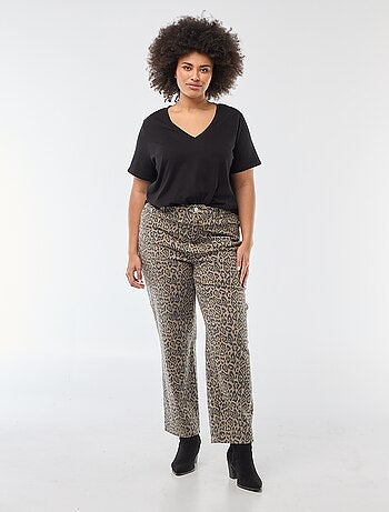 T-shirt básico de manga curta e decote em V