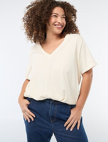 T-shirt básico de manga curta e decote em V