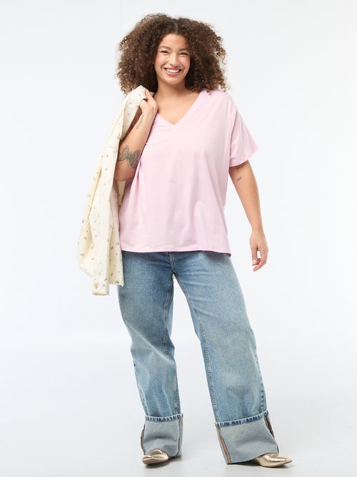 T-shirt básico de manga curta e gola V - Kiabi