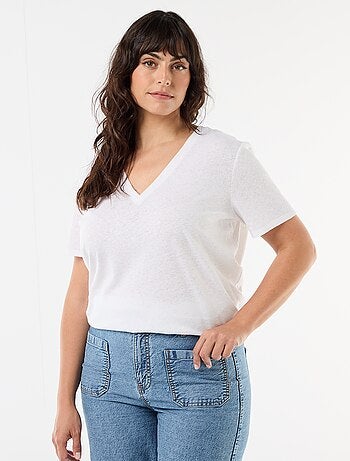 T-shirt básico decote em V e mangas curtas