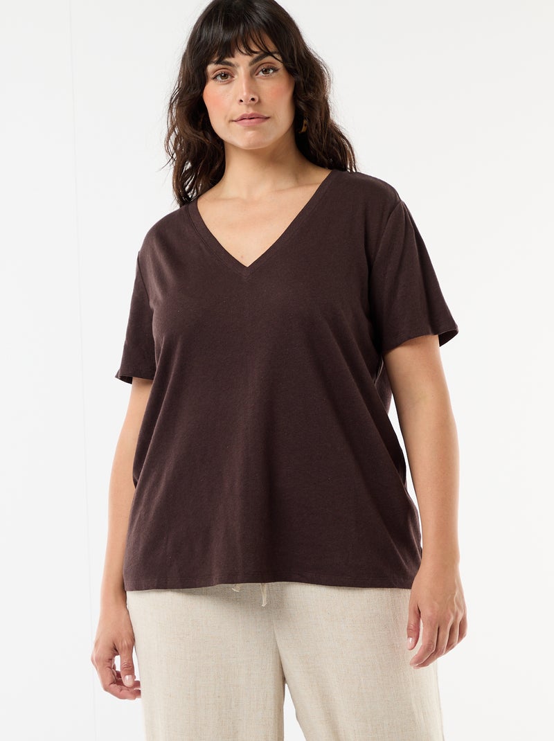 T-shirt básico decote em V e mangas curtas Castanho - Kiabi