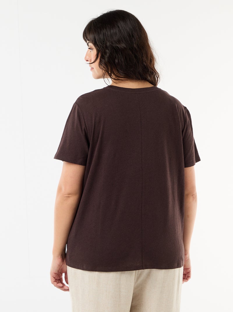 T-shirt básico decote em V e mangas curtas Castanho - Kiabi