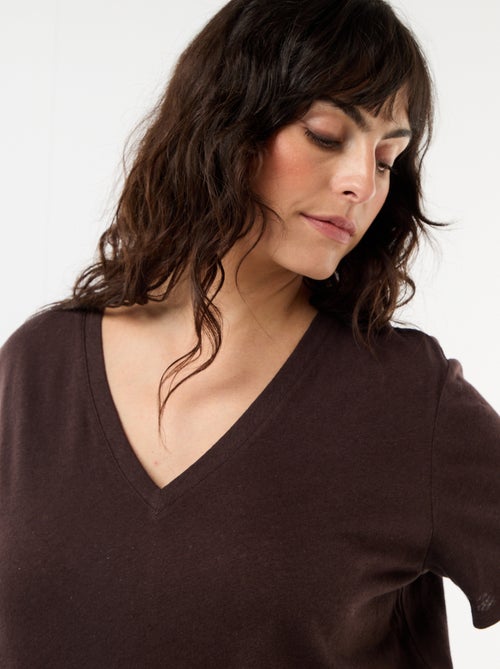 T-shirt básico decote em V e mangas curtas - Kiabi