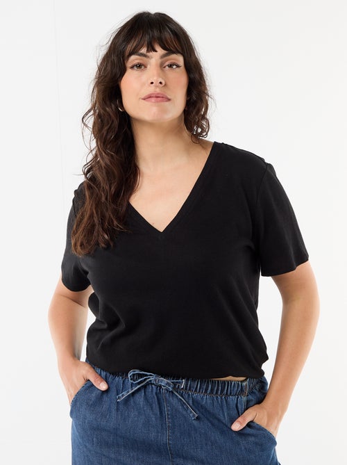 T-shirt básico decote em V e mangas curtas - Kiabi