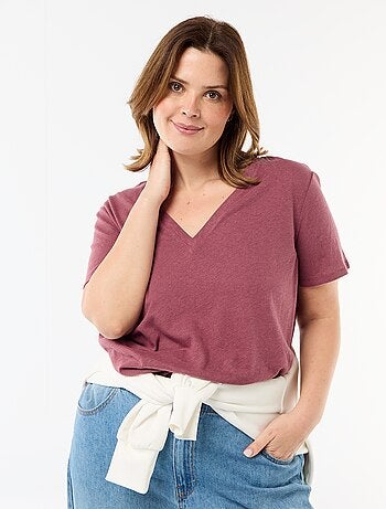 T-shirt básico decote em V e mangas curtas