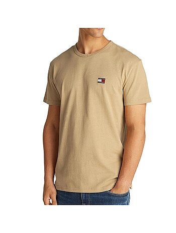 T-shirt Bege Tommy Jeans com Emblema Regular para Homem