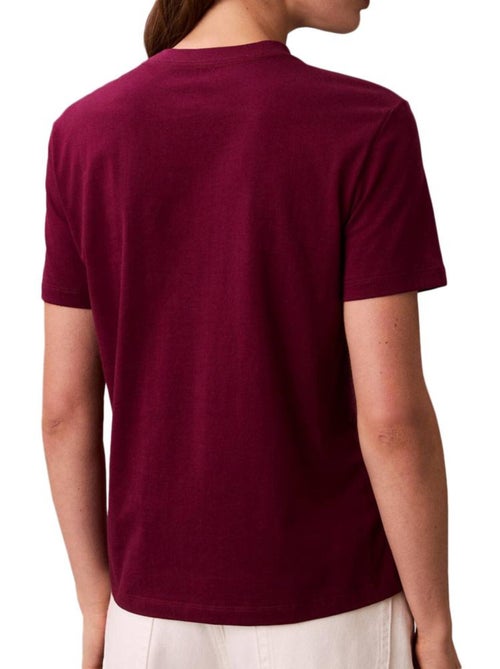 T-Shirt Calvin Klein Jeans Bordeaux para Mulher LV047E804G - Kiabi T-Shirt Calvin Klein Jeans Bordeaux para Mulher LV047E804G - Kiabi