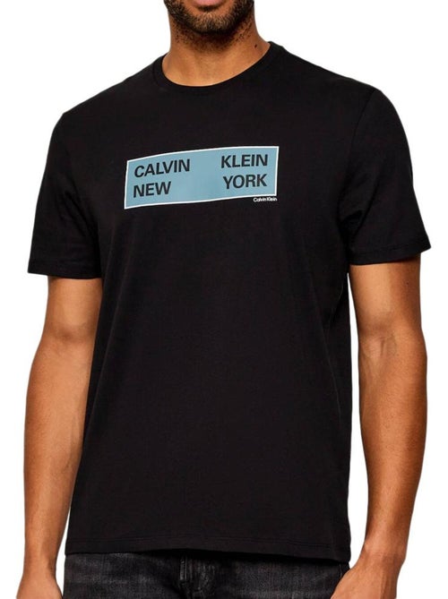 T-Shirt Calvin Klein Jeans CKNY LV04RD816G Preto para Homem - Kiabi T-Shirt Calvin Klein Jeans CKNY LV04RD816G Preto para Homem - Kiabi