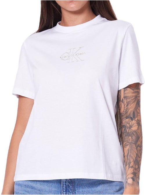 T-shirt Calvin Klein Jeans Clássica Foil Branca para Mulher - Kiabi T-shirt Calvin Klein Jeans Clássica Foil Branca para Mulher - Kiabi