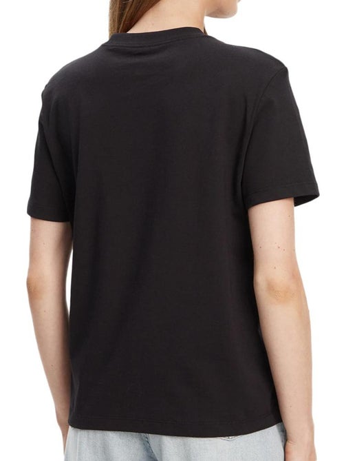 T-shirt Calvin Klein Jeans com Logótipo Clássico para Mulher - Kiabi T-shirt Calvin Klein Jeans com Logótipo Clássico para Mulher - Kiabi