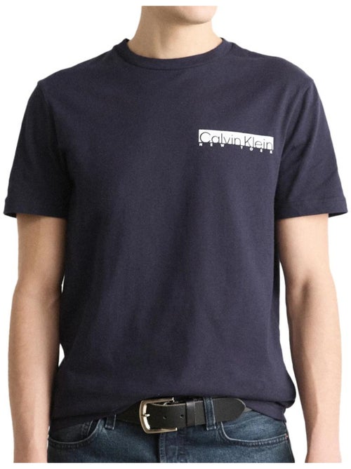 T-shirt Calvin Klein Jeans de Homem Azul Marinho com Logótipo no Peito - Kiabi