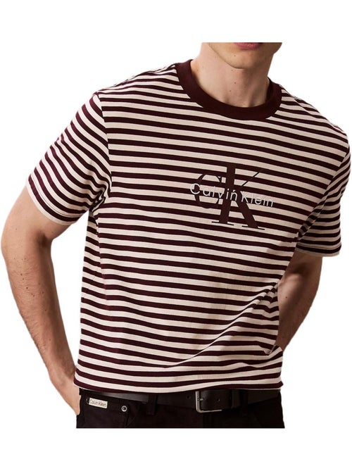 T-Shirt Calvin Klein Jeans de Homem com Riscas Castanhas/Cru - Kiabi T-Shirt Calvin Klein Jeans de Homem com Riscas Castanhas/Cru - Kiabi
