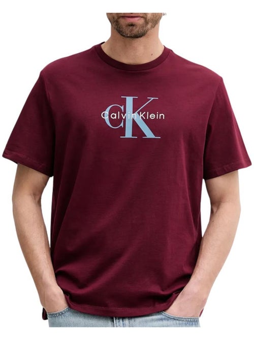 T-Shirt Calvin Klein Jeans Hero Bordô para Homem - Kiabi T-Shirt Calvin Klein Jeans Hero Bordô para Homem - Kiabi