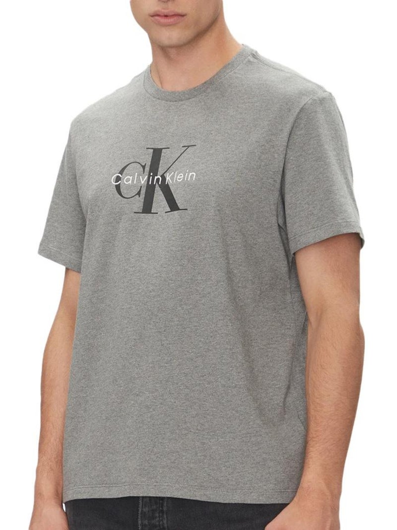 T-Shirt Calvin Klein Jeans Hero Cinzenta para Homem Cinza - Kiabi