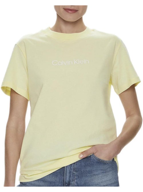 T-shirt Calvin Klein Jeans Hero Logo Amarelo para Mulher - Kiabi T-shirt Calvin Klein Jeans Hero Logo Amarelo para Mulher - Kiabi