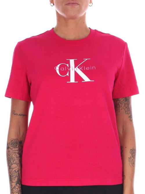 T-Shirt Calvin Klein Jeans Hero Rosa para Mulher - Kiabi T-Shirt Calvin Klein Jeans Hero Rosa para Mulher - Kiabi