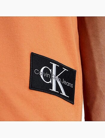 T-shirt Calvin Klein Jeans Laranja para Homem com Badge e Manga Dobrada