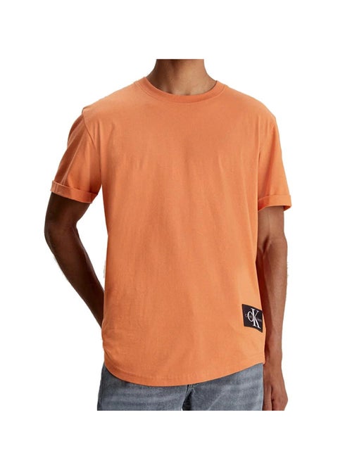 T-shirt Calvin Klein Jeans Laranja para Homem com Badge e Manga Dobrada - Kiabi T-shirt Calvin Klein Jeans Laranja para Homem com Badge e Manga Dobrada - Kiabi