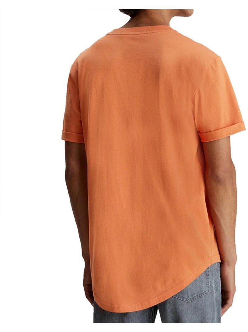 T-shirt Calvin Klein Jeans Laranja para Homem com Badge e Manga Dobrada Laranja - Kiabi