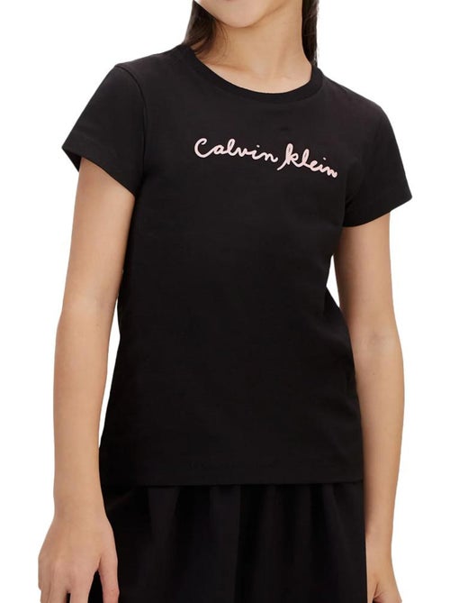 T-shirt calvin klein jeans menina script logo preto/rosa - Kiabi T-shirt calvin klein jeans menina script logo preto/rosa - Kiabi