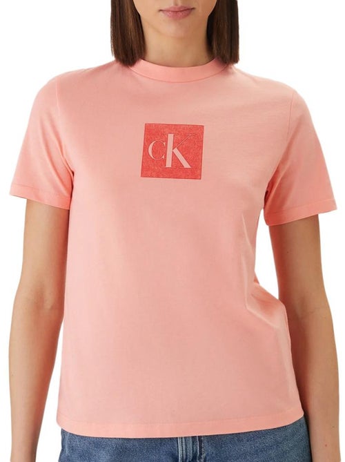 T-Shirt Calvin Klein Jeans Monogram Rosa para Mulher - Kiabi T-Shirt Calvin Klein Jeans Monogram Rosa para Mulher - Kiabi
