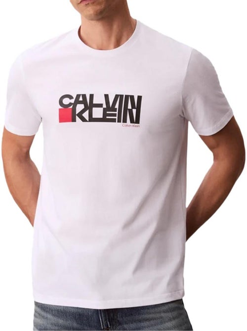 T-Shirt Calvin Klein Jeans para Homem Branco/Preto/Vermelho LV04RD814G - Kiabi