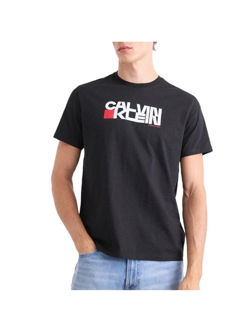 T-Shirt Calvin Klein Jeans para Homem Preto/Vermelho LV04RD814G - Kiabi T-Shirt Calvin Klein Jeans para Homem Preto/Vermelho LV04RD814G - Kiabi