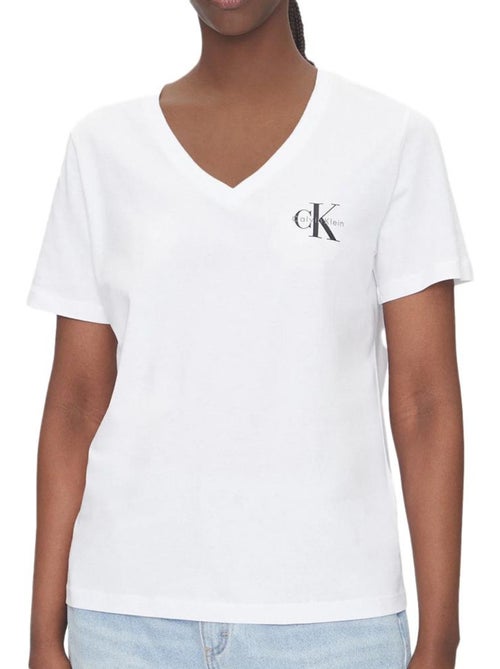T-Shirt Calvin Klein Jeans Preto para Mulher LV047C906G - Kiabi T-Shirt Calvin Klein Jeans Preto para Mulher LV047C906G - Kiabi