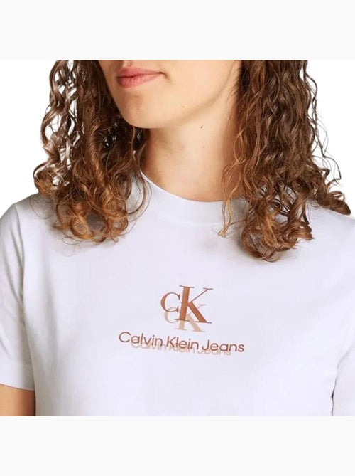 T-Shirt Calvin Klein Jeans Shadow Branco para Mulher - Kiabi T-Shirt Calvin Klein Jeans Shadow Branco para Mulher - Kiabi