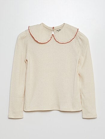 T-shirt canelada com gola claudine